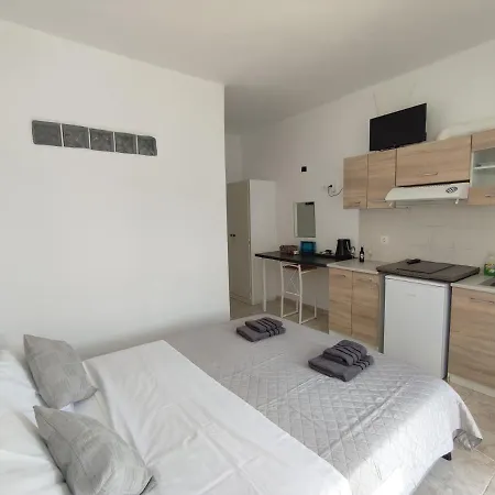 アパート Mia Casaki ナウサ